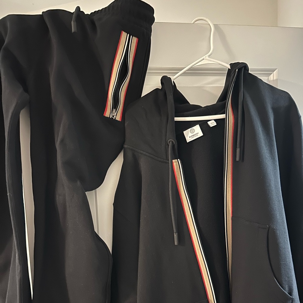 Burberry xl sweatpants worn 1x this year’s model